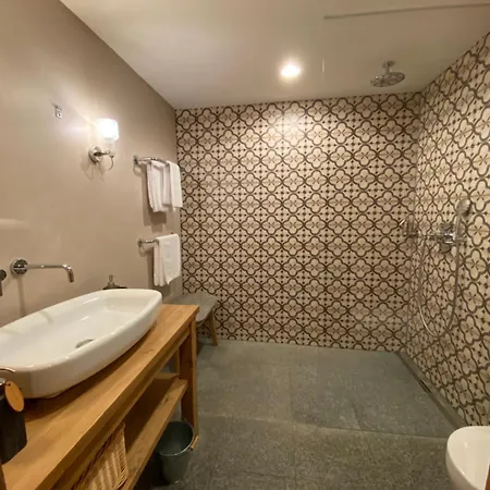 Maiensaesshotel Guarda Val فندق