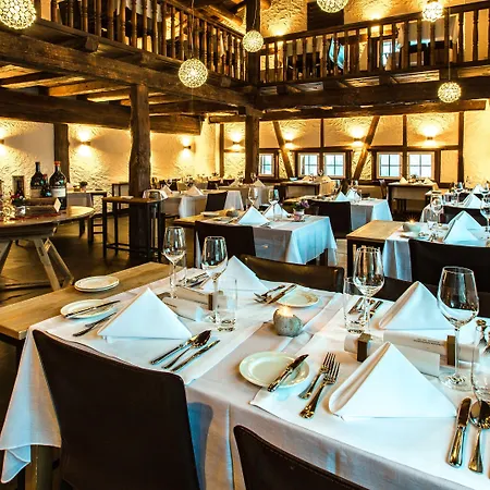 Maiensaesshotel Guarda Val فندق