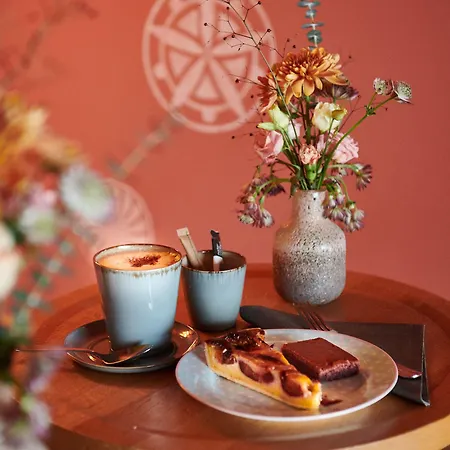 Maiensaesshotel Guarda Val فندق