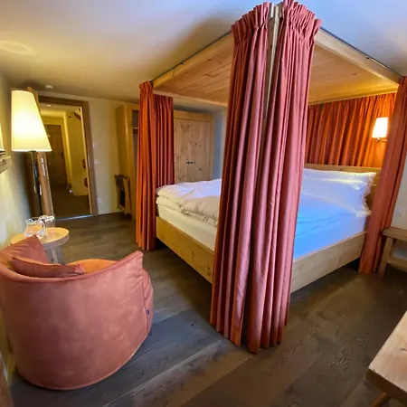 ホテル Maiensaesshotel Guarda Val