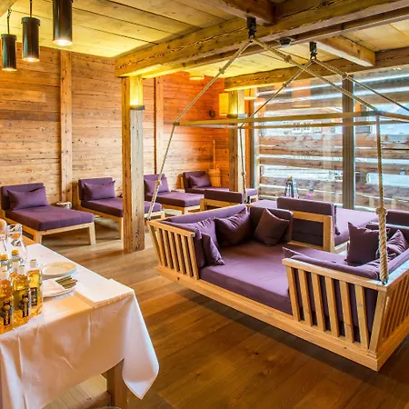 Maiensaesshotel Guarda Val 호텔