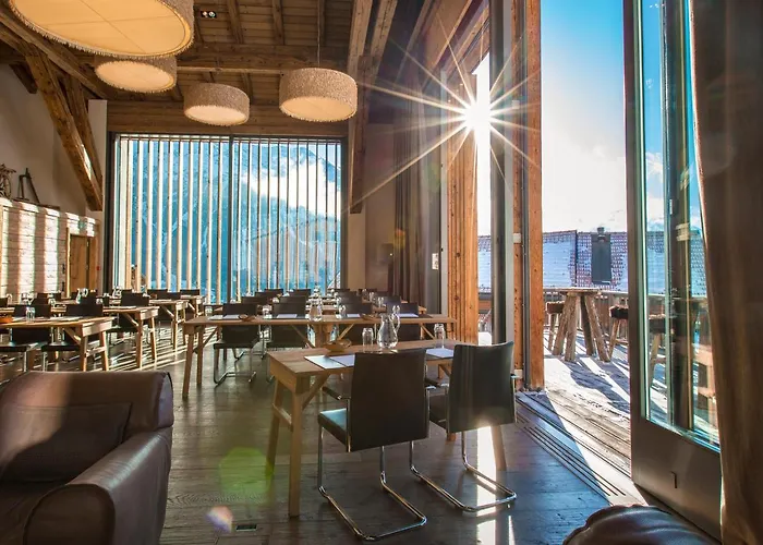 麦恩萨斯瓜尔达瓦尔酒店 4*