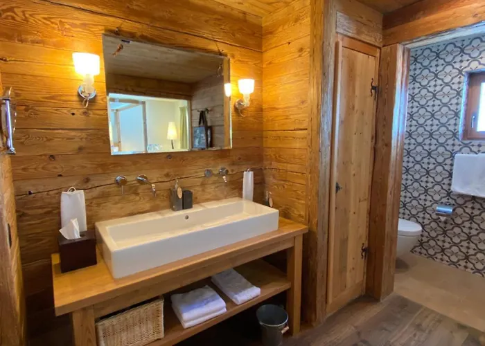 麦恩萨斯瓜尔达瓦尔酒店 4*